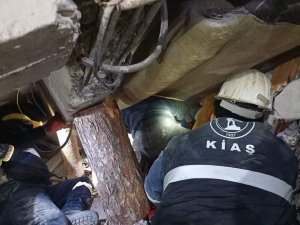 Bir Güzel Haber Daha: Enkaz Altından Bir Kişi Daha Sağ Kurtarıldı