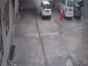 Adana’daki Sinem Apartmanı’nın Yıkılma Anı Kamerada