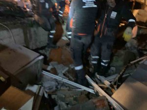 Üsküdar Belediyesi Ekipleri, Ukraynalı Anne Ve 4 Yaşındaki Oğlunu 36 Saat Sonra Enkazdan Çıkardı