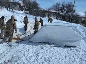 Mehmetçik Deprem Bölgesinde Çalışmalarını Sürdürüyor