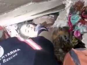 Günler Sonra Enkaz Altında İlk Su