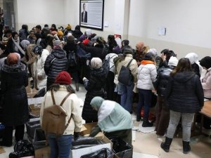 Afyonkarahisarlılar Yardım Toplama Merkezlerine Akın Ediyor