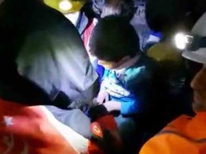 Adıyaman’da Maden İşçileri Minik Ahmet’i Enkaz Altından Böyle Çıkardı