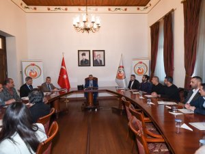 Vali Yazıcı: "Depremzedelerin Bir Gece Daha Bölgede Kalmalarını İstemiyoruz"
