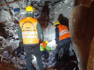 Deprem Bölgesine Giden Gedizli Ekipler Çalışmalara Başladı