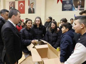 Bergamalı Öğrencilerden Depremzedelere Destek