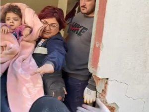 Marmaris Belediyesi Ekipleri Baba Ve 3 Kızını Sağ Olarak Kurtardı