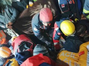 72 Saat Sonra Enkazdan Sağ Çıkarıldı