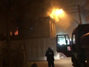 Metruk Bina Alev Alev Yandı: 2 Ölü