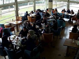 Kadayıfçı Sıtkı Usta, Kapılarını Depremzedelere Açtı