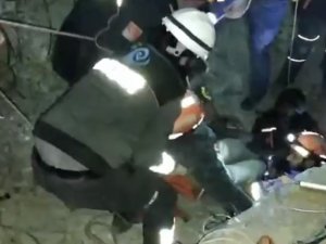 Depremin 70’inci Saatinde 8 Saatlik Çalışma Bir Can Daha Kurtardı