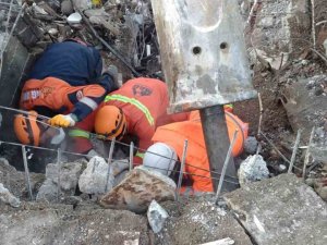 Gemlik’ten Depremzedelere 32 Tır Yardım