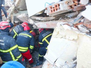 Kocaeli’den Afet Bölgelerine Giden Ekip 54 Kişiyi Enkazdan Sağ Kurtardı