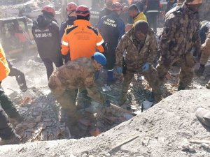Mersin İ̇l Jandarma Komutanlığı Ekipleri Yardım İçin Deprem Bölgesinde