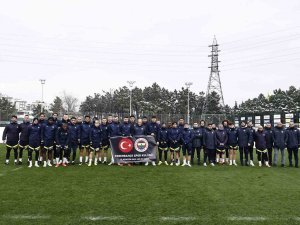 Fenerbahçe’den Destek Pankartı: ’Ülkemizin Başı Sağ Olsun’