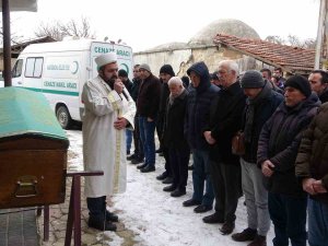Eşi İle Birlikte Enkazın Altında Kalan Emekli Öğretmen Toprağa Verildi
