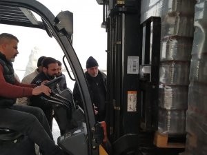 Ağrı Afet Bölgelerine Yardımlarını Ulaştırmaya Devam Ediyor