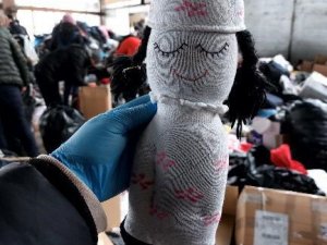 Yardım Kolisine Koyulan Oyuncaklar İçleri Isıttı