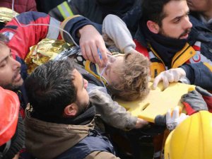 Diyarbakır’da 7 Yaşındaki Beşir, 81 Saat Sonra Enkazdan Sağ Çıkarıldı