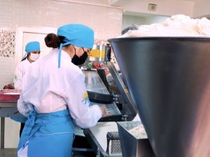 Ardahan’da Liselilerin Ürettiği 24 Bin Ekmek Deprem Bölgesine Gönderildi