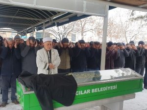 Depremde Hayatını Kaybedenler Toprağa Veriliyor
