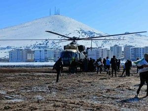 Köylere Askeri Helikopterlerle Erzak Sevkiyatı Yapılıyor