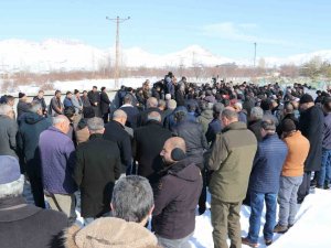 Adıyaman’da Enkaz Altında Kalan İşçi Van’da Toprağa Verildi