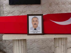 Depremde Hayatını Kaybeden Emniyet Müdür Yardımcısı Ve Oğlu Toprağa Verildi