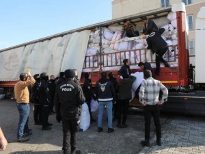 Van’da Duygulandıran Yardım: Bileziklerini Depremzedelere Gönderdi