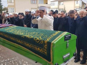 Depremde Hayatını Kaybeden 8 Aylık Hamile Öğretmen Toprağa Verildi