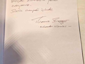 Polonyalı Yetkililer Varşova Büyükelçiliğinde Taziye Defterini İmzaladı