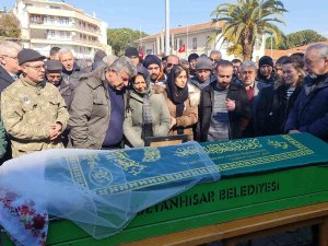 Büşra Öğretmen Son Yolculuğuna Duvağıyla Uğurlandı