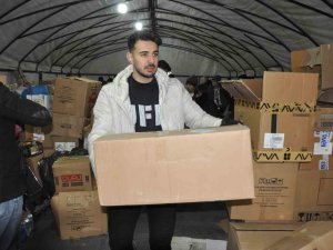 Mardin 1969 Spor Depremzedeler İçin 4 Tır Yardım Malzemesi Topladı