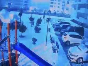 Deprem Sırasındaki Ürkütücü Işık Kameralara Yansıdı