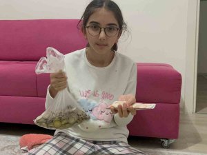 Minik Elif Bir Yıldır Kumbarasında Biriktirdiği Paraları Depremzedelere Bağışladı