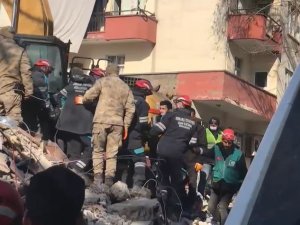 Anne Ve 4 Yaşındaki Kızı 79 Saat Sonra Enkazdan Sağ Olarak Kurtarıldı