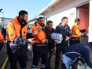 Temizlik Personellerinden Depremzedelere Yürek Isıtan Yardım