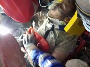 20 Yaşındaki Alperen Enkazdan Böyle Kurtarıldı