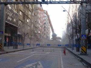 Gazi Caddesi’nde Yıkım İşlemleri Başladı