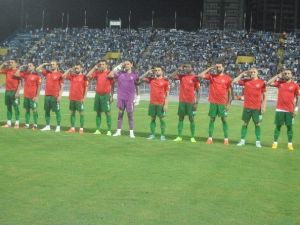 Karşıyakalı Futbolculardan Asker Selamı