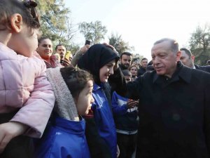 Cumhurbaşkanı Erdoğan, Osmaniye’de Çadır Kenti Ziyaret Etti