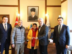 12 Yaşındaki Çocuktan Deprem Bölgesine Yardım Eli