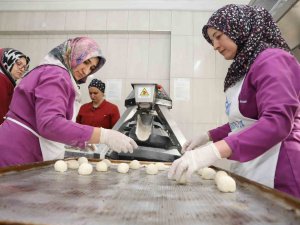 Isparta’da Lisede Üretilen 50 Bin Ekmek Kahramanmaraş’a Gönderildi