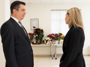 Ukrayna First Lady’si Zelenska, Kiev Büyükelçiliğinde Taziye Defterini İmzaladı