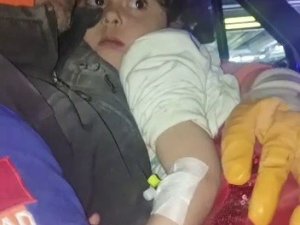 Anne Ve 3 Yaşındaki Kızı Enkazdan Sağ Olarak Kurtarıldı