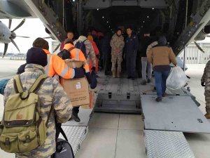 İ̇stanbul’dan Deprem Bölgesine 52 Yeni Ekip Yola Çıktı