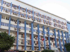 Mersin Büyükşehir Belediyesi, Depremde Hasar Alan Kırmızı Lacivert İ̇ş Merkezini Boşaltıyor