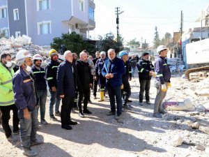 Başkan Gültak Deprem Bölgesinde