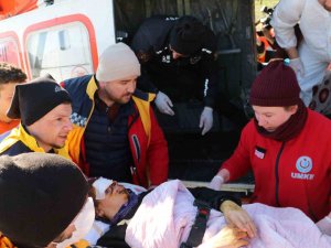 Kararan Deprem Bölgesine Helikopterle Jeneratör
