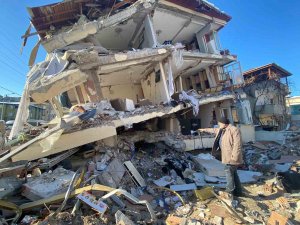 Başkan İ̇brahim Sandıkçı Deprem Bölgesinde Sahada